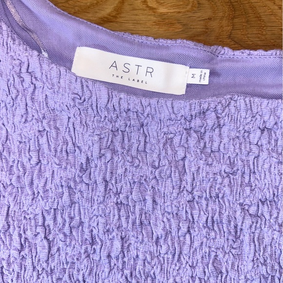 NEW ASTR the Label NWT one sleeved long sleeved ruched crop shirt Sz medium - Picture 3 of 5